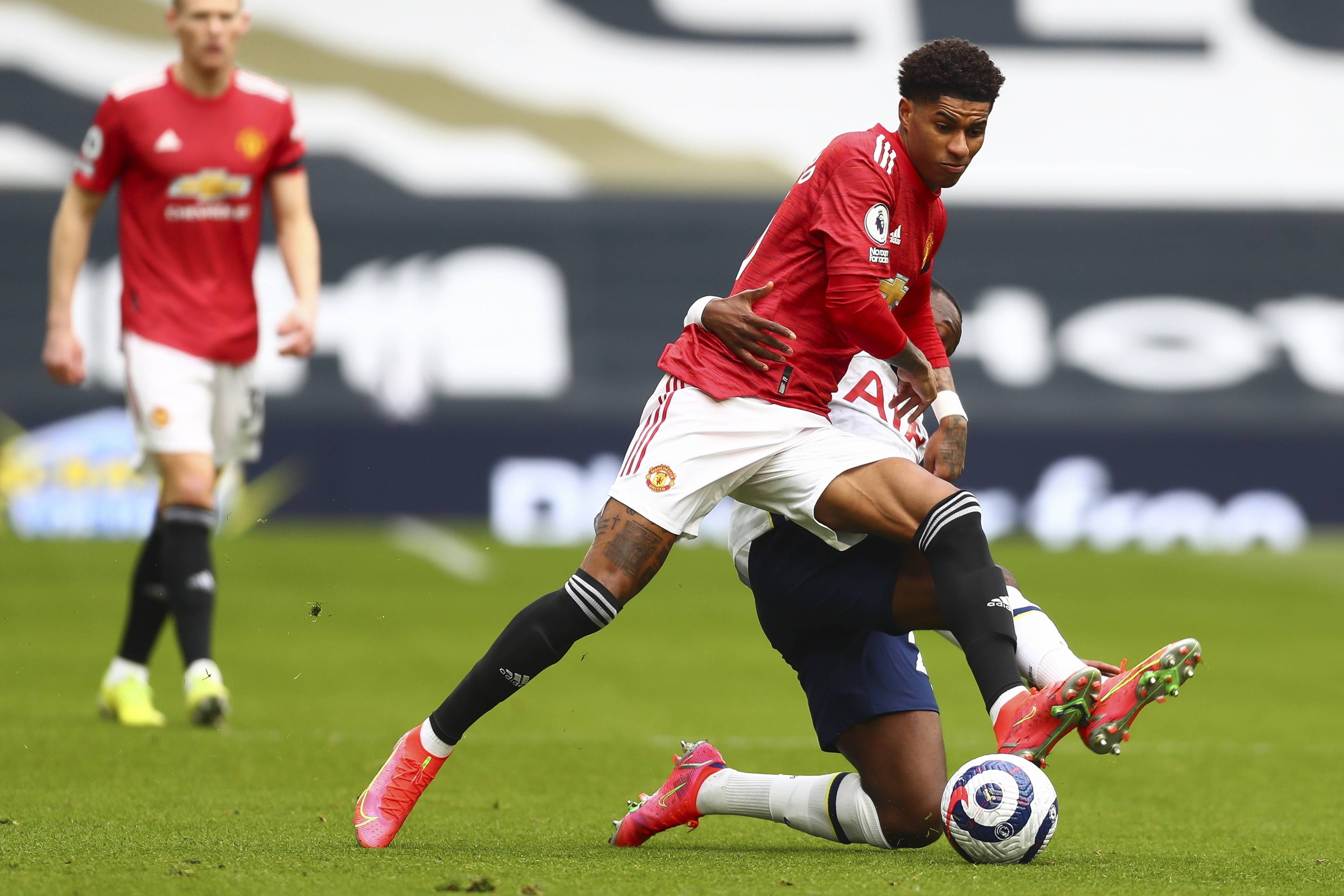 屡屡狼狈不 屡屡狼狈不